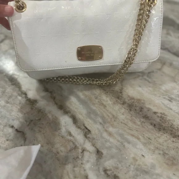 Michael Kors patent Jet Set multi-way shoulder bag perforated - Picture 6 of 7